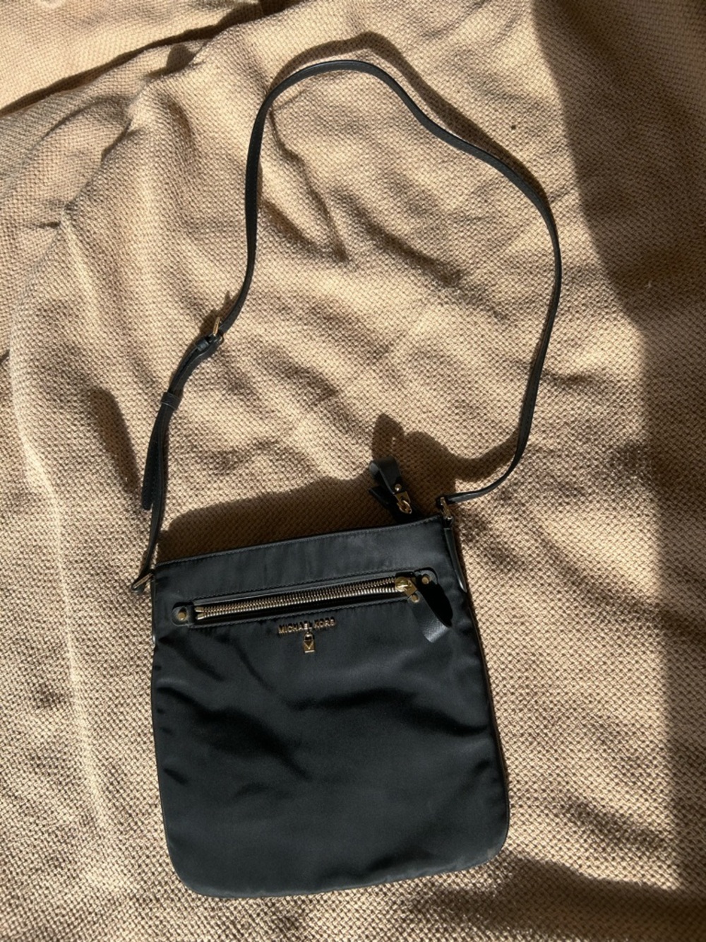 Michael Kors Black Kelsey Admiral Bag with Gold Hardware - Picture 2 of 3